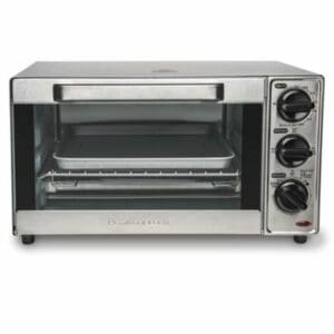 A Hamilton Beach 31401C 4 Slice Toaster Oven with a tray inside.